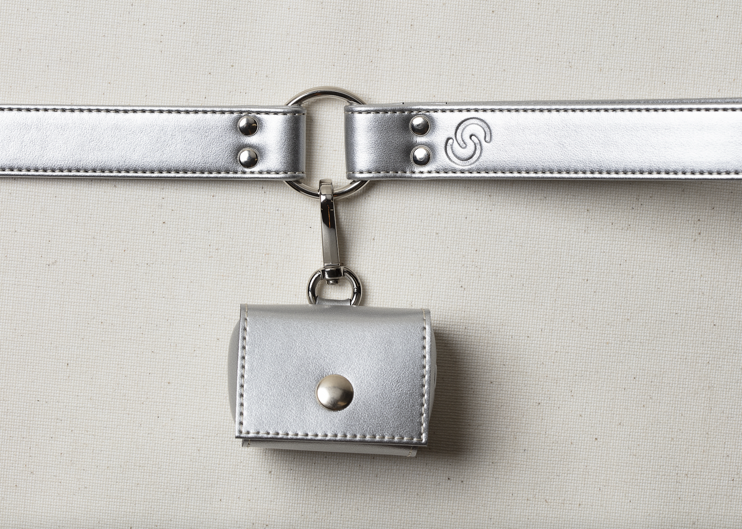 Silver apple leather dog lead Skylos Collective apple leather lead, handmade by atelier in England with poo bag holder attached